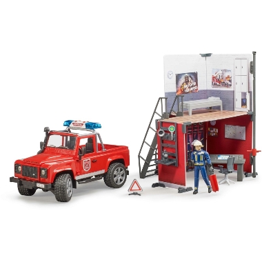 Rotaļu ugunsdzēsēju mašīna Land Rover Defender ar ugunsdzēsēju depo un ugunsdzēsēju, Bruder